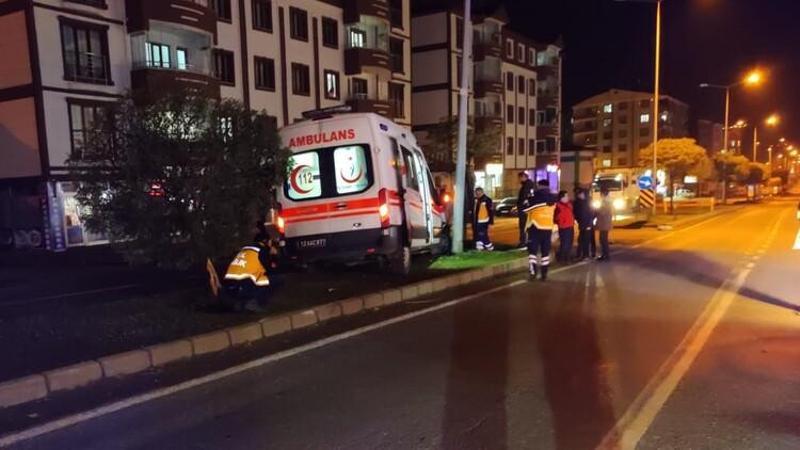 Bingöl'de hasta taşıyan ambulans kaza yaptı