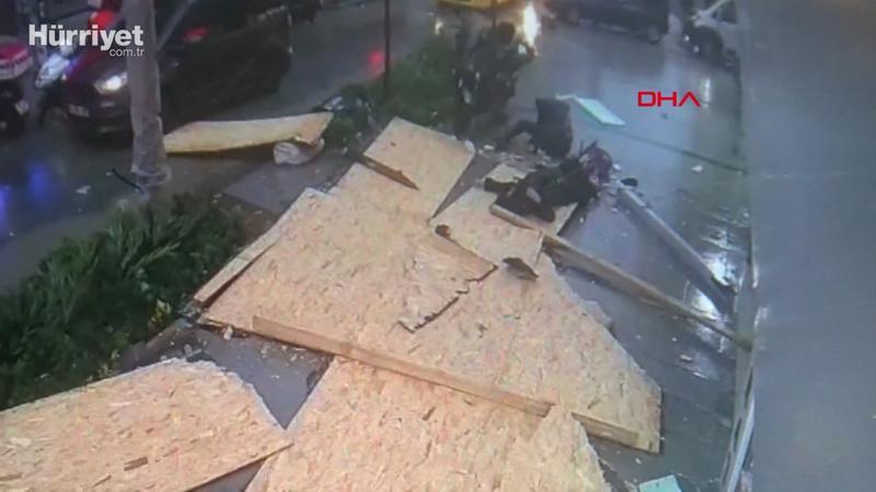 Kağıthane'de çatı anne ile oğlunun üzerine düştü