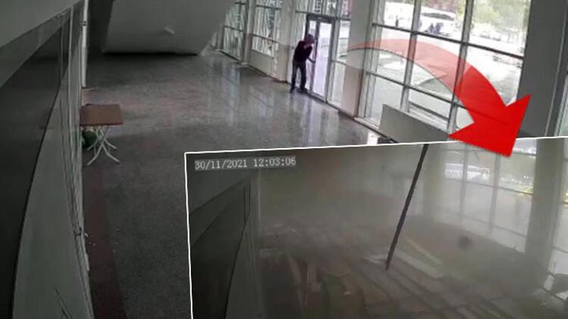 Devrek İlçe Terminali'nin asma tavanı fırtında böyle çöktü