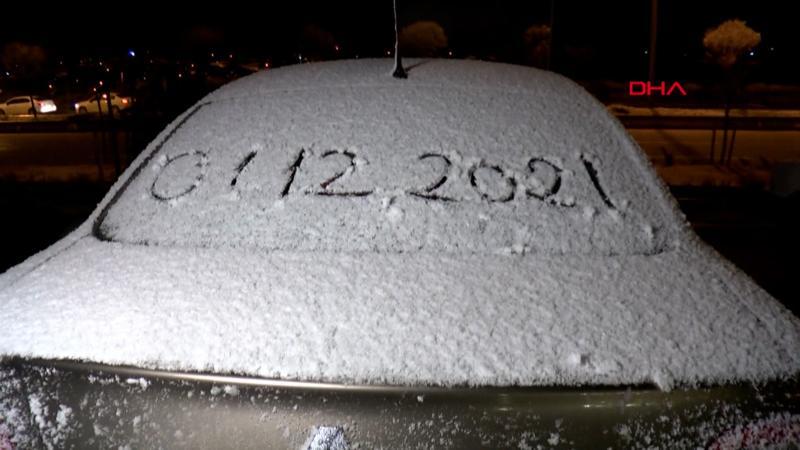 Ankara'ya mevsimin ilk karı yağdı