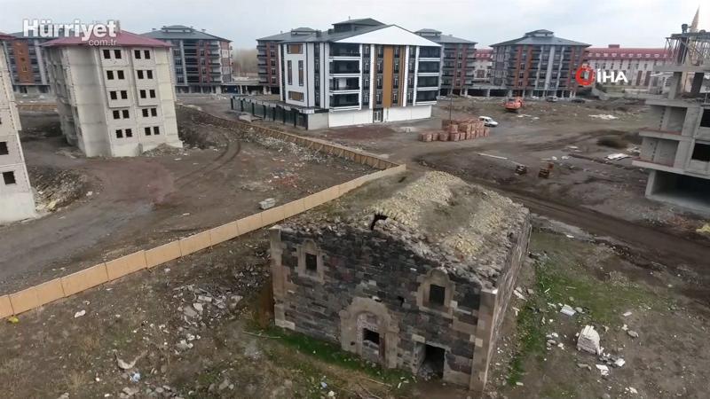 231 yıllık kilisenin sahibi inat etti, tarihi mekan konutların ortasında kaldı