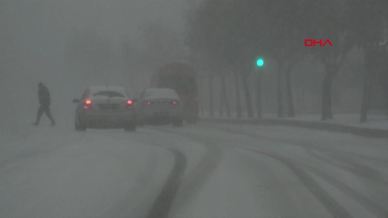 Erzurum’da yoğun kar yağışı etkili oluyor
