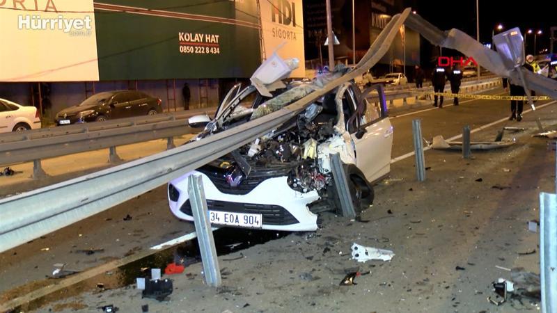 Kadıköy'de bariyer, otomobile ok gibi saplandı: 1 ölü