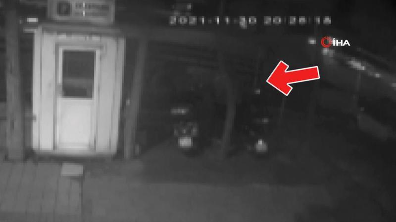 Beylikdüzü'nde motosiklet hırsızlığı kamerada