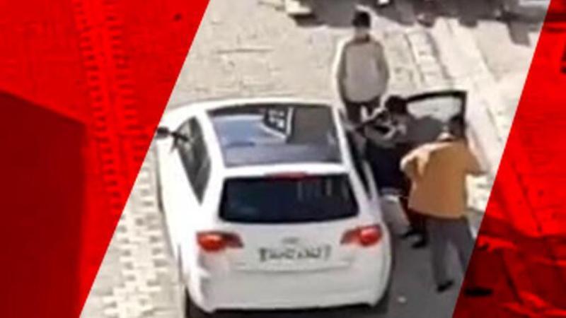 Esenyurt'taokak ortasında kadına şiddet kamerada: Önce küfür yağdırdı sonra tokatladı