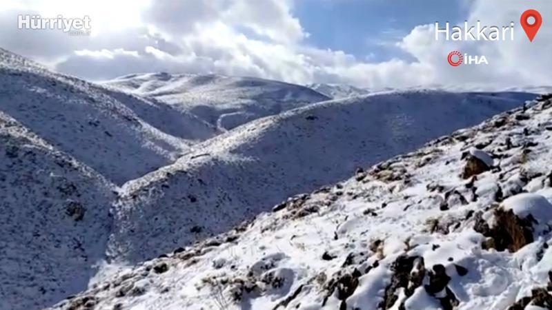 Kar kalınlığı 5 santimetreyi buldu... Yüksekova beyaza büründü