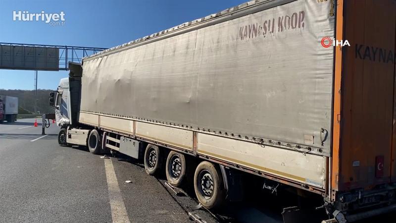 Kuzey Marmara Otoyolu’nda tır bariyerleri biçti, 4 şerit trafiğe kapatıldı