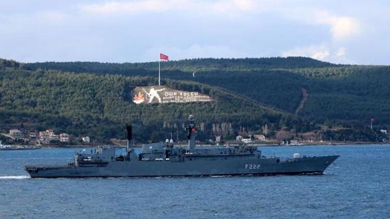 Romanya donanmasına ait savaş gemisi Çanakkale Boğazı’ndan geçti