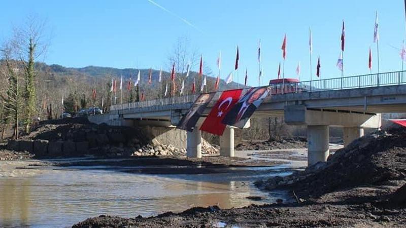 Bakan Karaismailoğlu, Bartın'da 69 günde yapılan köprünün açılışına katıldı