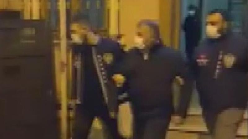Beyoğlu'nda kadın turisti yola iten taksici yakalandı