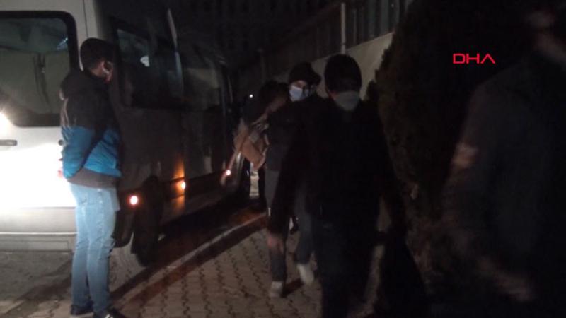 TIR dorsesinden 56 kaçak göçmen çıktı