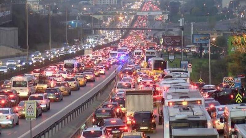 Haftanın ilk iş gününde İstanbul'da trafik yoğunluğu