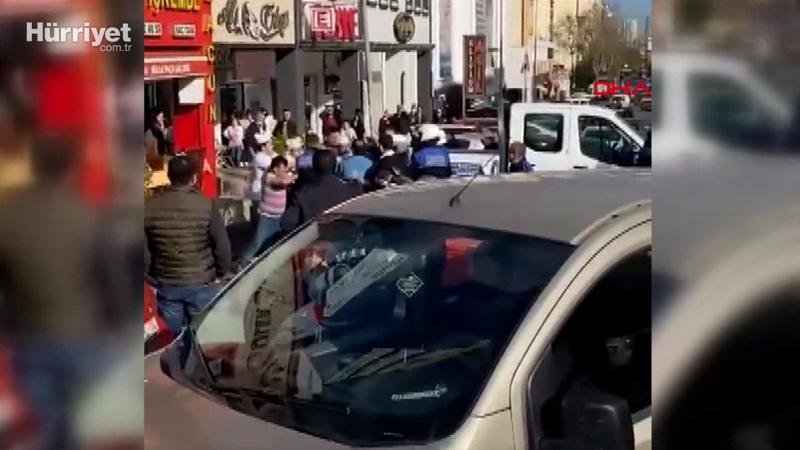 Esenyurt'ta zabıta ve esnafın tekmeli yumruklu saksı kavgası kamerada