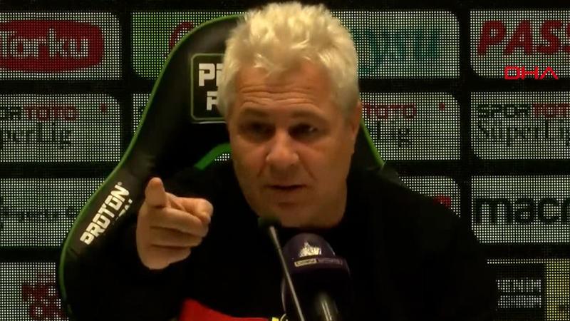 Sumudica soruya sinirlendi basın toplantısını terk etti!