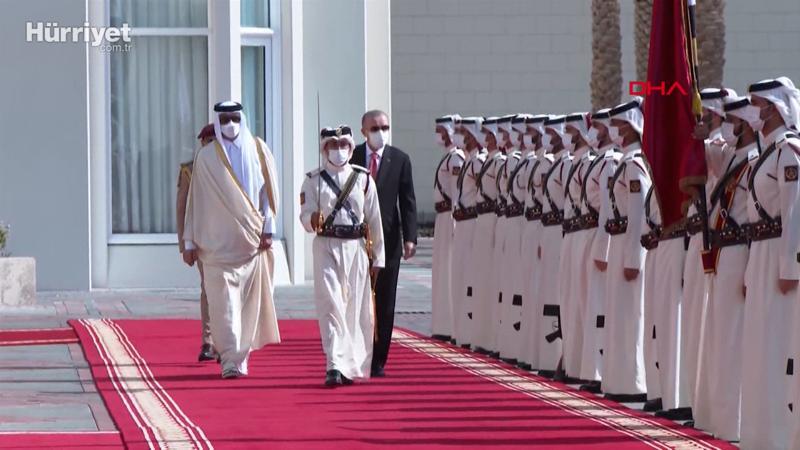 Cumhurbaşkanı Erdoğan, Katar'da resmi törenle karşılandı