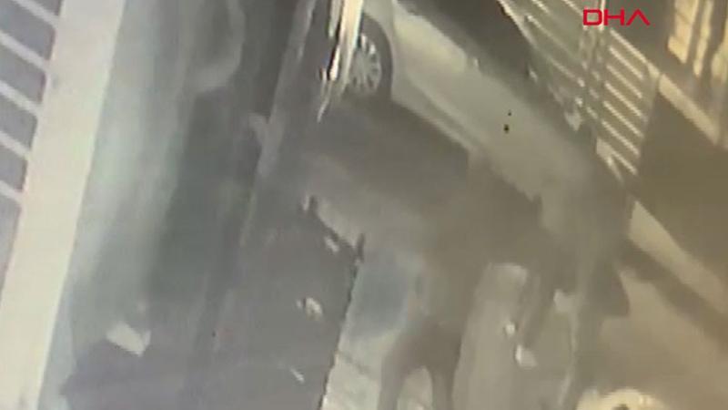 Sultangazi'de sokak ortasında başından silahla vurularak öldürüldü