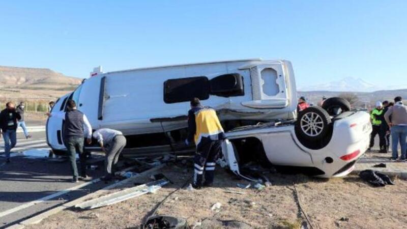 cenaze ve nisana gidenlerin oldugu araclar carpisti 7 yarali son dakika flas haberler