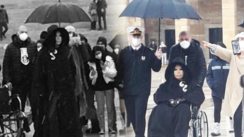 Bülent Ersoy'un Anıtkabir'deki görüntüleri... MSB'den üniformalı subayın şemsiye tutmasına inceleme