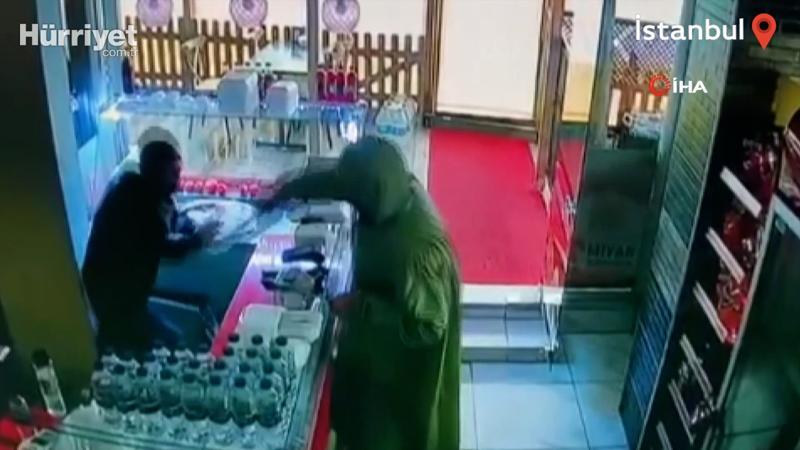 Yağmurluklu saldırgan dehşet saçtı: Çiğköfte alma bahanesiyle dükkan sahibine böyle ateş açtı