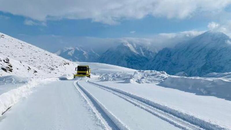 Hakkari'de 15 köy ve 49 mezranın yolu kardan kapandı