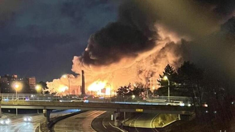 New Jersey'de kimyasal tesiste yangın