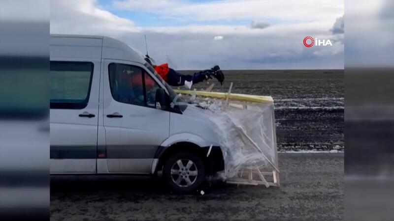 Rus dublör 80 km hızla giden minibüsün içinden mermi gibi geçti