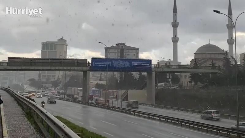 İstanbul’da Anadolu Yakasında kar yağışı etkili oldu