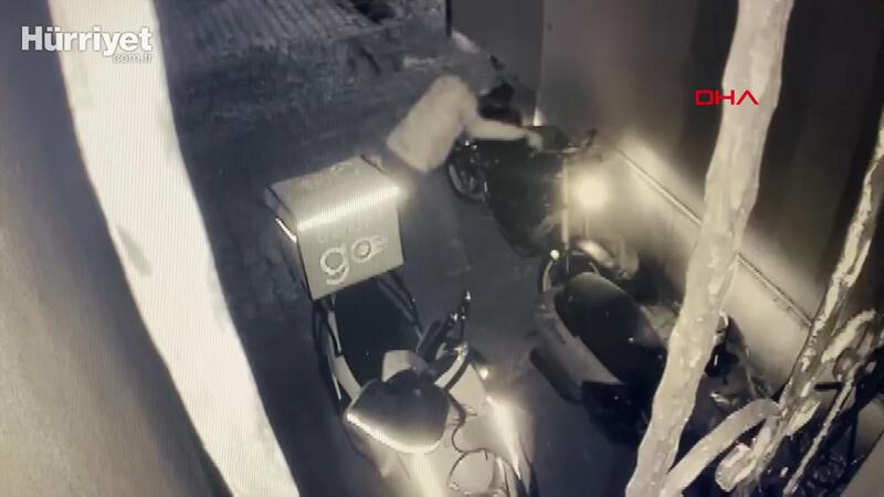 Beylikdüzü'nde motosiklet hırsızları güvenlik kamerasında