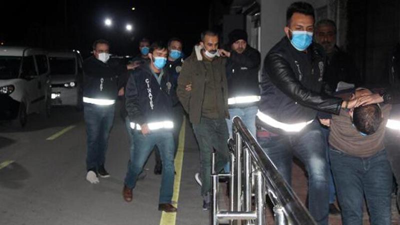 Başından vurdukları husumetlilerini hastaneye bırakıp kaçmışlar