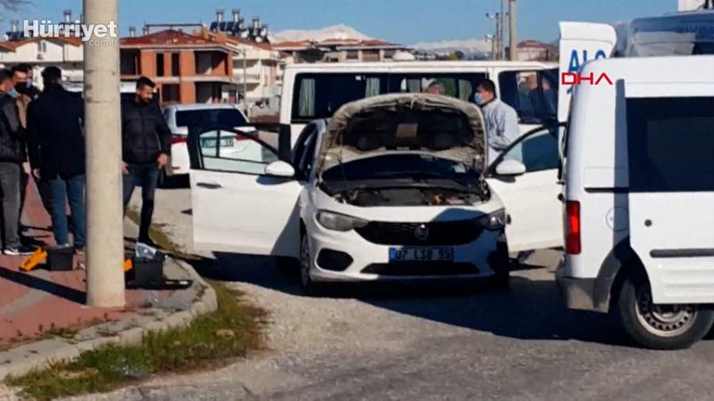 Trafik kazası ihbarına giden ekipler sürücüyü başından vurulmuş buldu