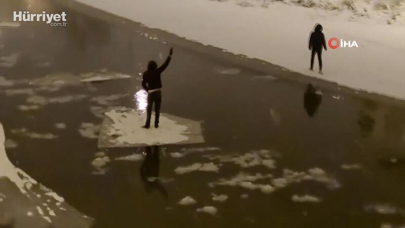  Buzu sal yapıp nehirde gezintiye çıkan gençler polis engeline takıldı