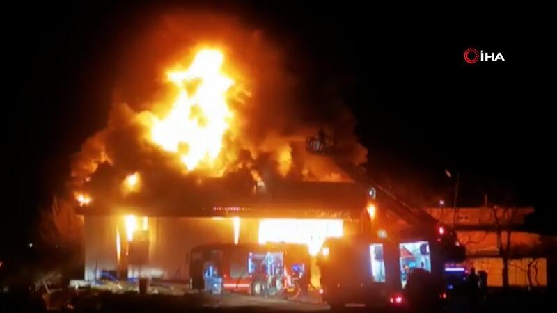 Arnavutköy’de bir fabrikada yangın çıktı