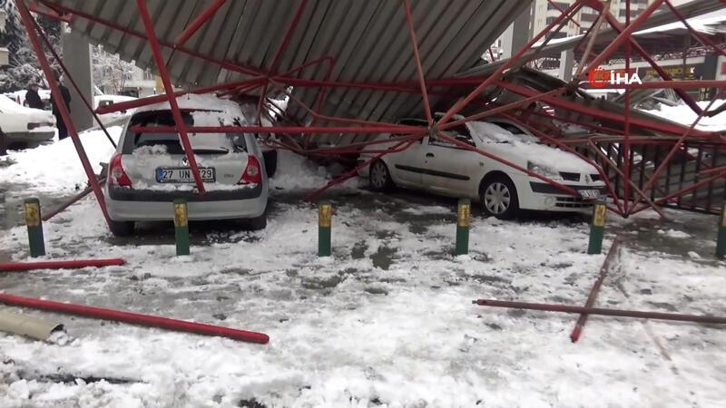 Gaziantep’te pazar yeri çatısı çöktü, ortalık savaş alanına döndü!