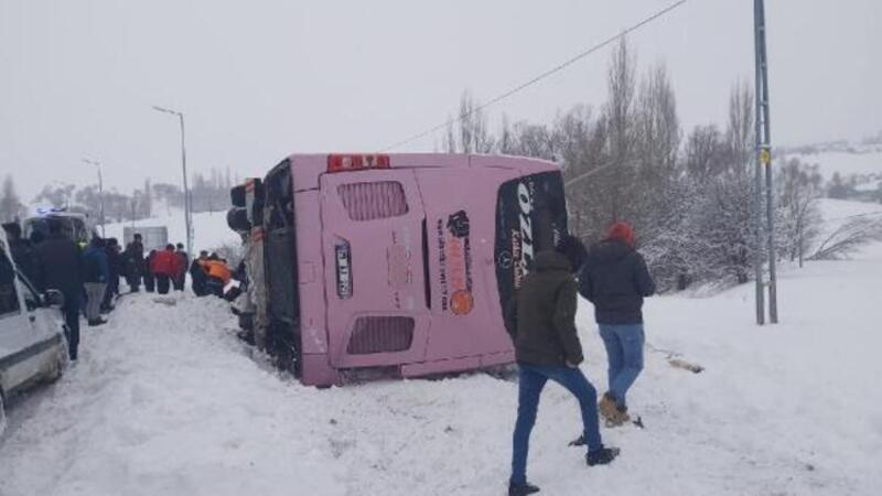 Giresun'da yolcu otobüsü devrildi