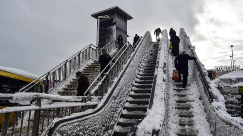 İstanbul’da yürüyen merdivenler dondu