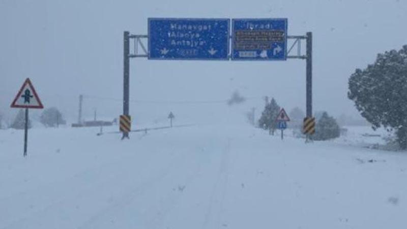 Antalya-Konya karayolu ulaşıma kapandı