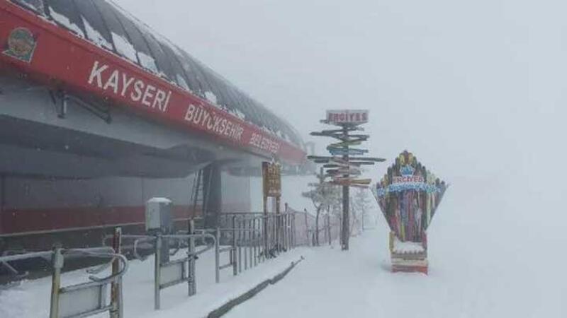 Erciyes'te mayıs karı: Kayak merkezi beyaza büründü
