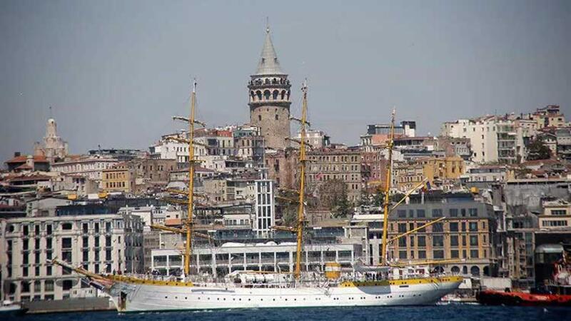 Yüzen tarih İstanbul Boğazı'nda