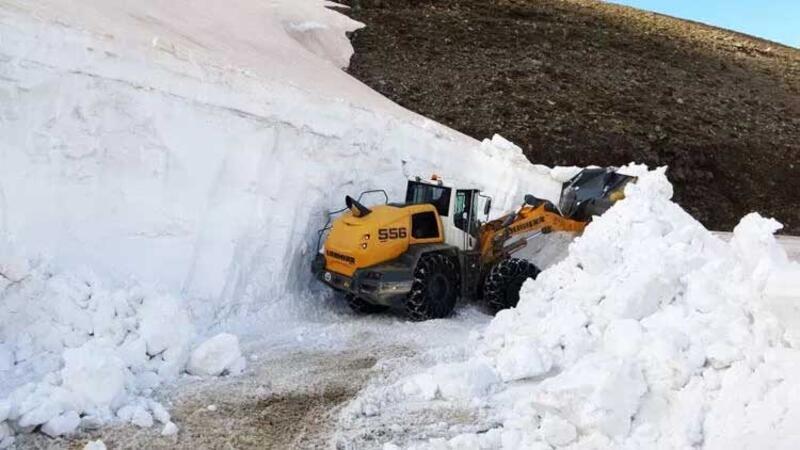 Muş’ta mayıs ayında 5 metrelik karla mücadele