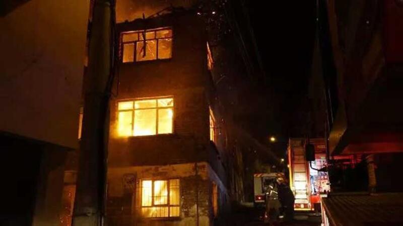 Bursa'da yangın paniği: 3 katlı bina küle döndü