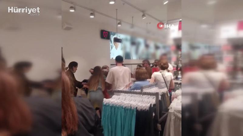 Son kalan bluz için saç saça baş başa kavga ettiler