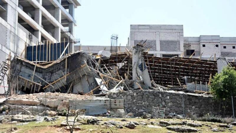 İzmir'de apartman inşaatında çökme: 1'i ağır 3 işçi yaralı