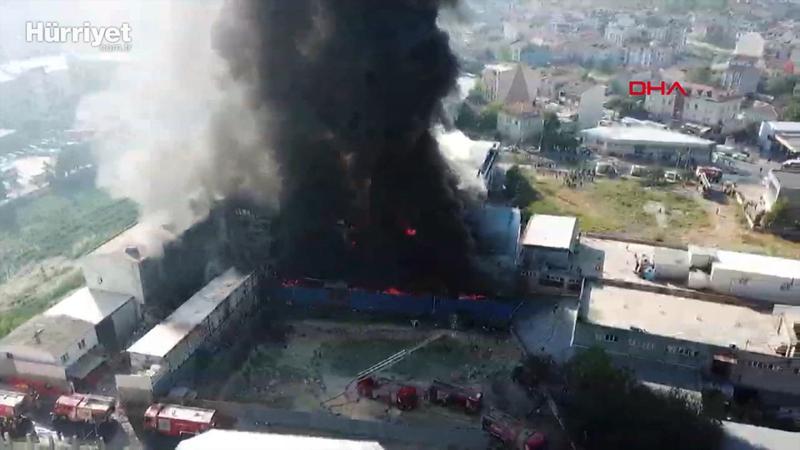 Arnavutköy'de fabrikada yangın çıktı