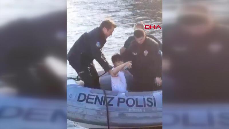 Fotoğraf çekerken Haliç'e düştü: Deniz polisi kurtardı