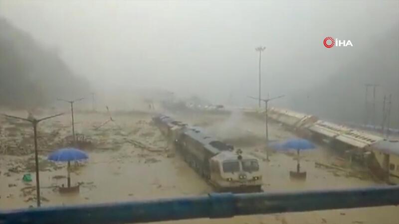 Hindistan'da sel: 8 ölü