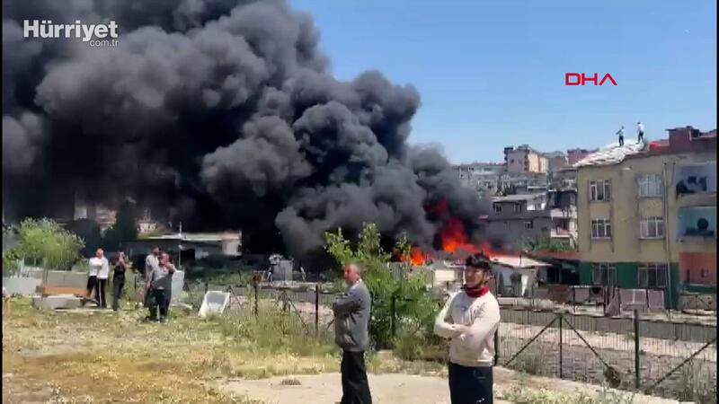 Ataşehir'de hurdalıkta yangın