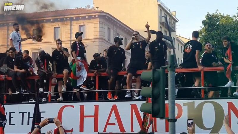 Zlatan Ibrahimovic, Milan'ın şampiyonluk kutlamasında Hakan Çalhanoğlu'na sataştı