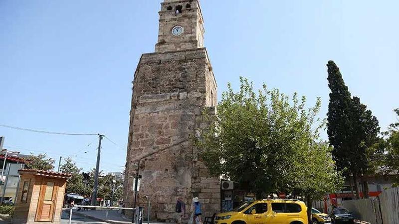 Antalya'da Saat Kulesi'nde betona gömülü tarih çıktı
