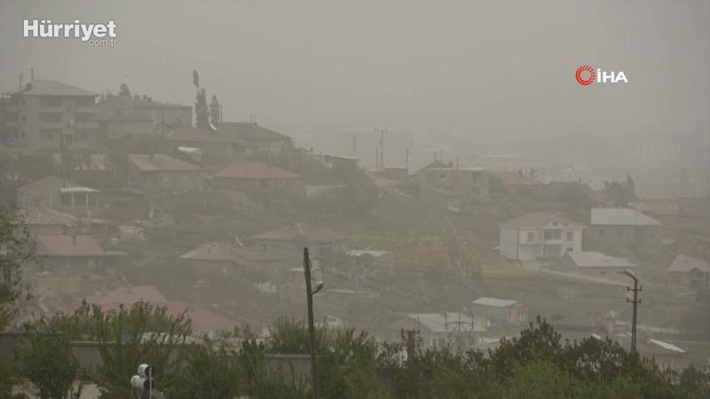 Yüksekova'da toz bulutu nedeniyle göz gözü görmüyor