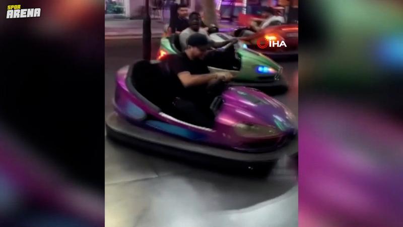 Balotelli çarpışan arabaya binip eğlendi
